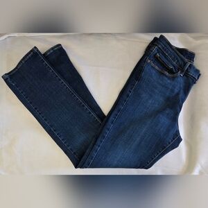 Ladies Levis Sz 6 Classic Straight Mid Rise Dark Wash